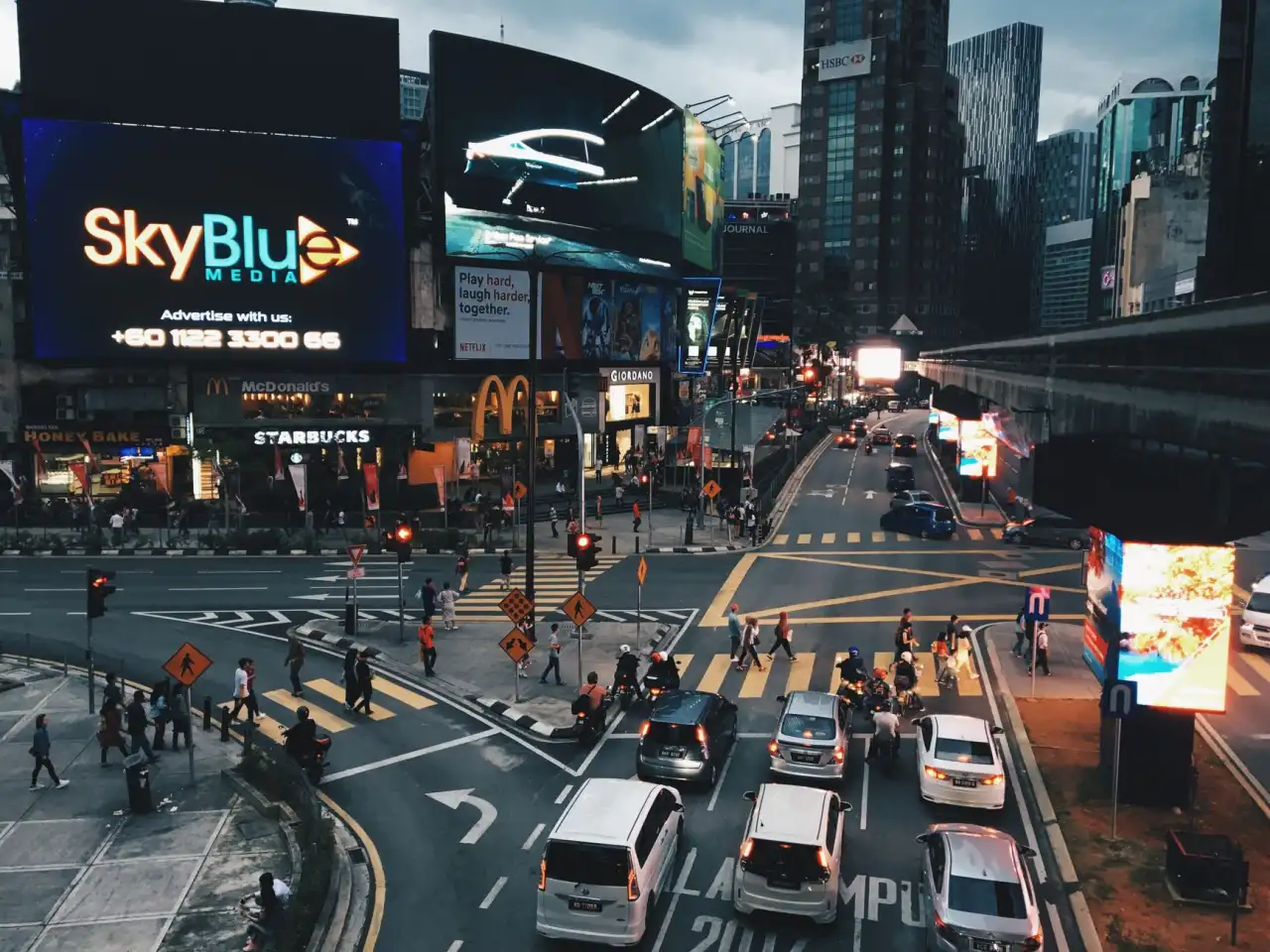 西安科�公司启智合创：三大研发框架对比与选型建议